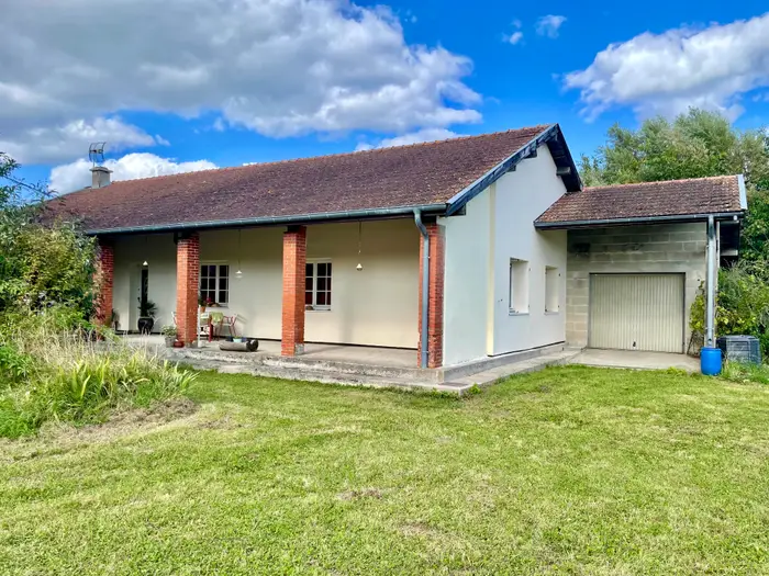 Garage vue droite, Propriété avec garage 100m² Charmont