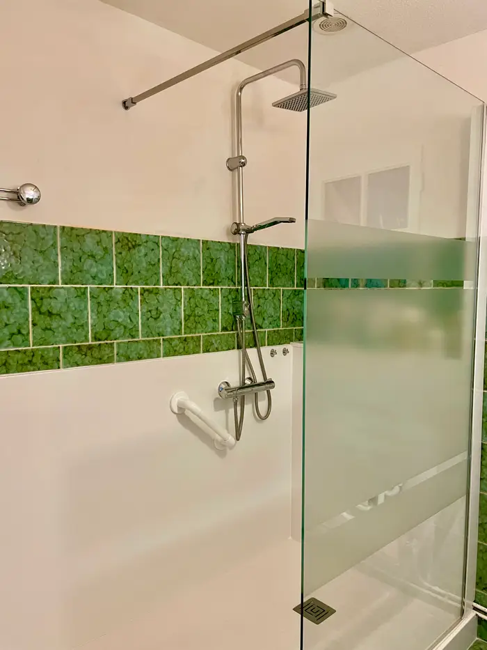 Salle de bain vue 2, Maison rénovée Charmont