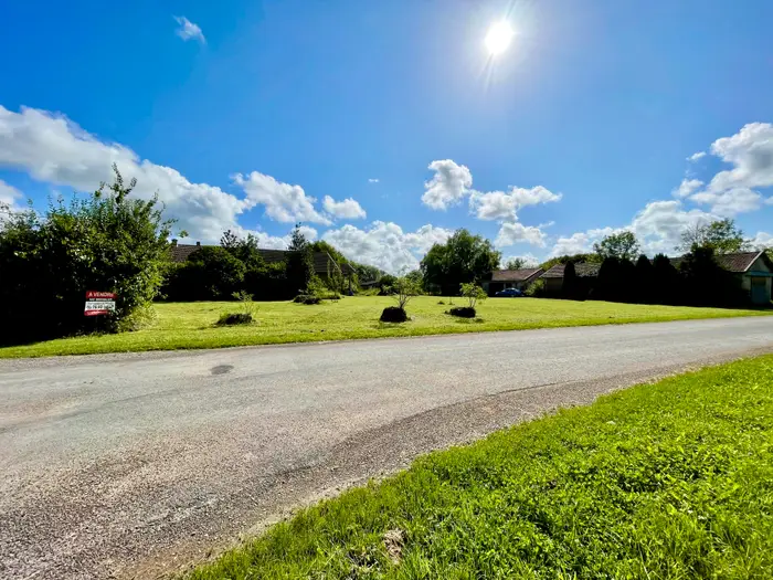 Terrain de 2500m², Maison de plain-pied à vendre Charmont