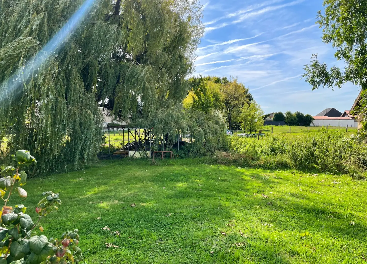Terrain constructible de 669 m² à vendre à Charmont, mitoyen de la maison