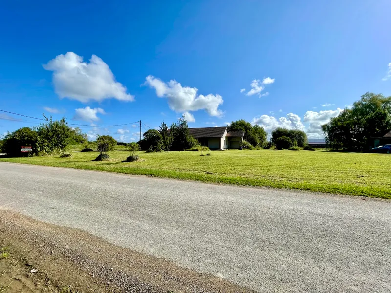 Terrain constructible de 669m² à vendre à Charmont, juste à côté de la maison